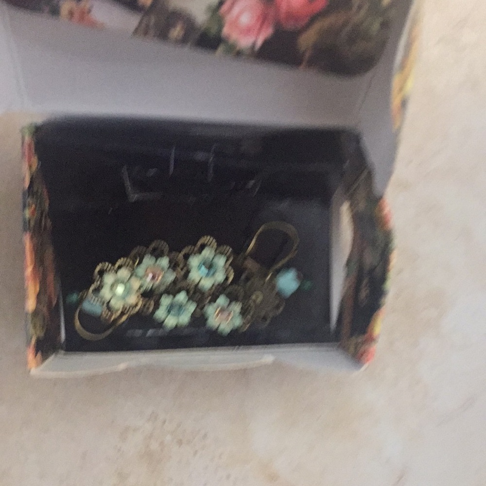 Earrings - Picture 2 of 4